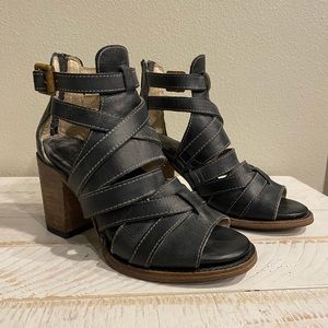 Freebird Claw in Black